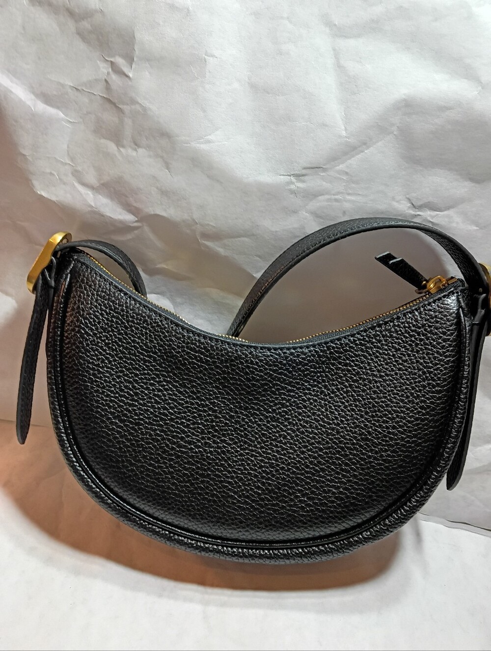 Quince Black Crescent Leather Shoulder Bag - Picture 9 of 15